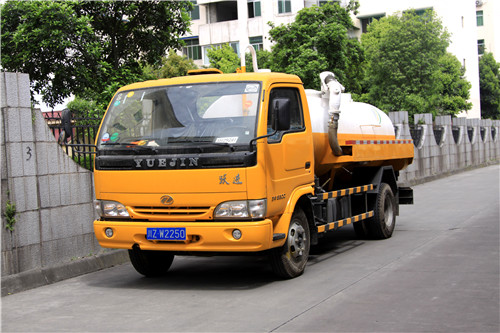  真空吸糞車